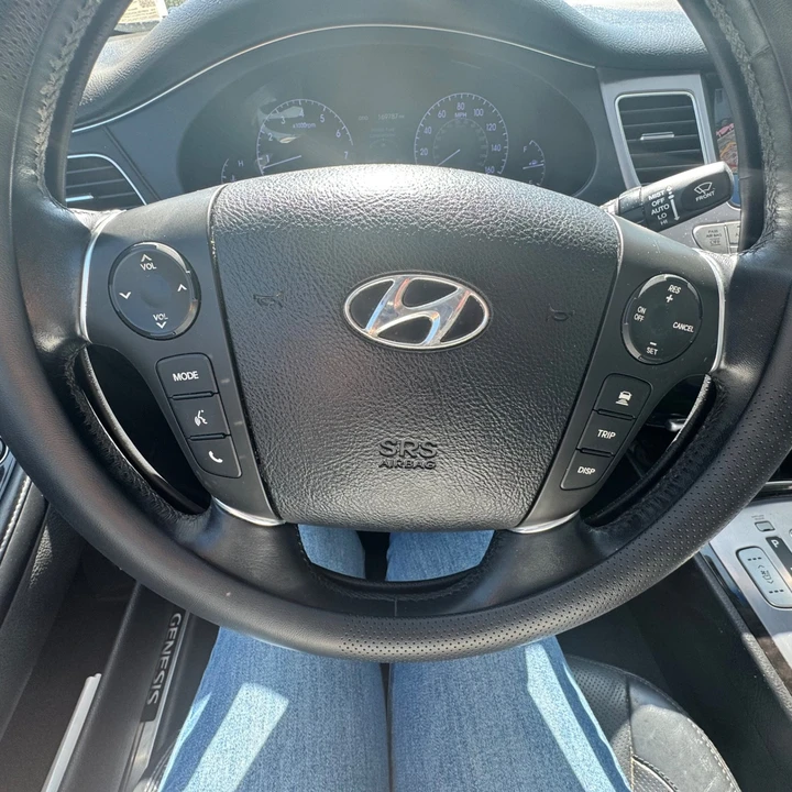 2012 Hyundai Genesis - Image 11 of 31