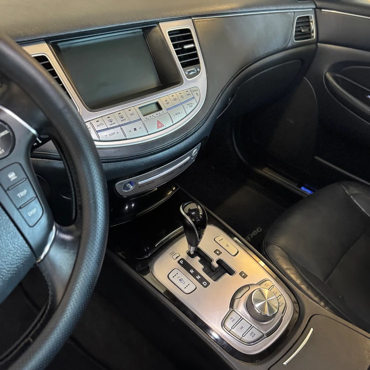 2012 Hyundai Genesis - Image 15 of 31