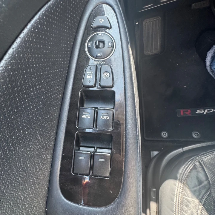 2012 Hyundai Genesis - Image 12 of 31