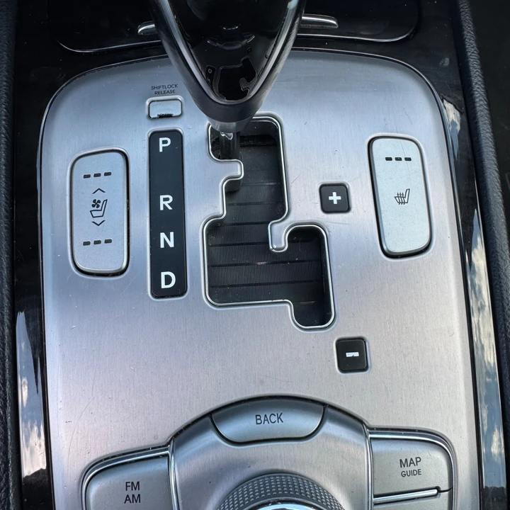 2012 Hyundai Genesis - Image 24 of 31