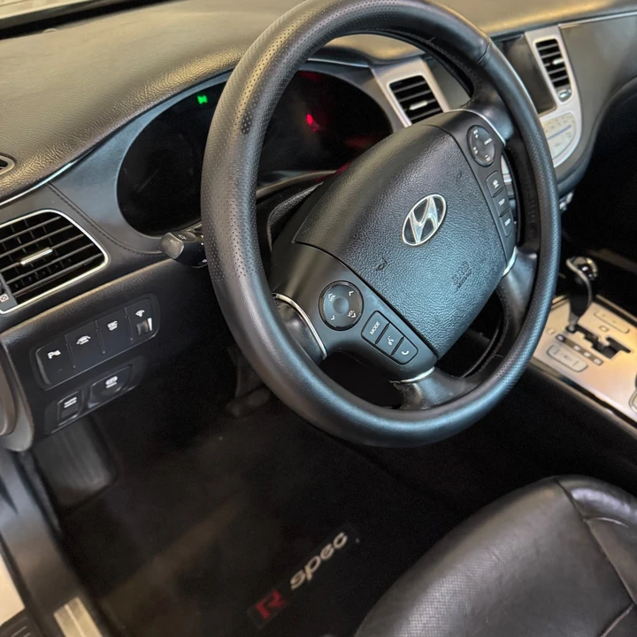 2012 Hyundai Genesis - Image 16 of 31
