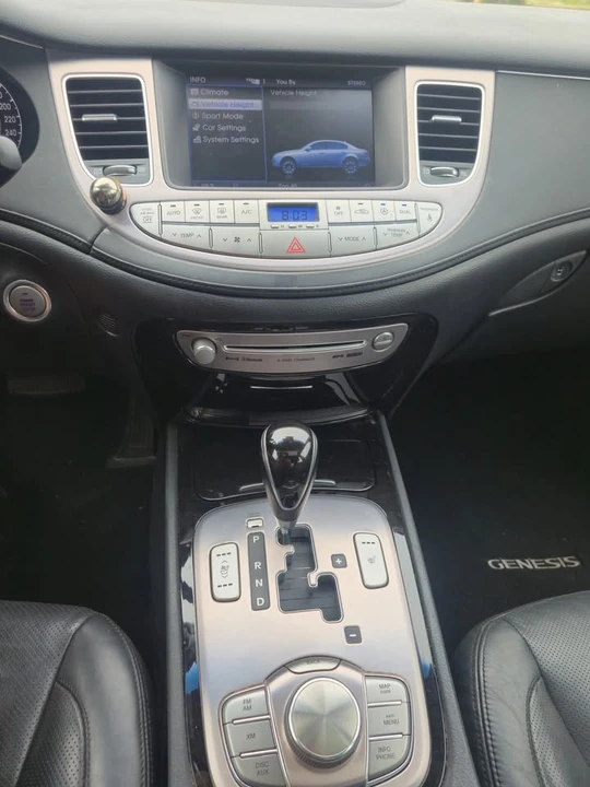2012 Hyundai Genesis - Image 6 of 10