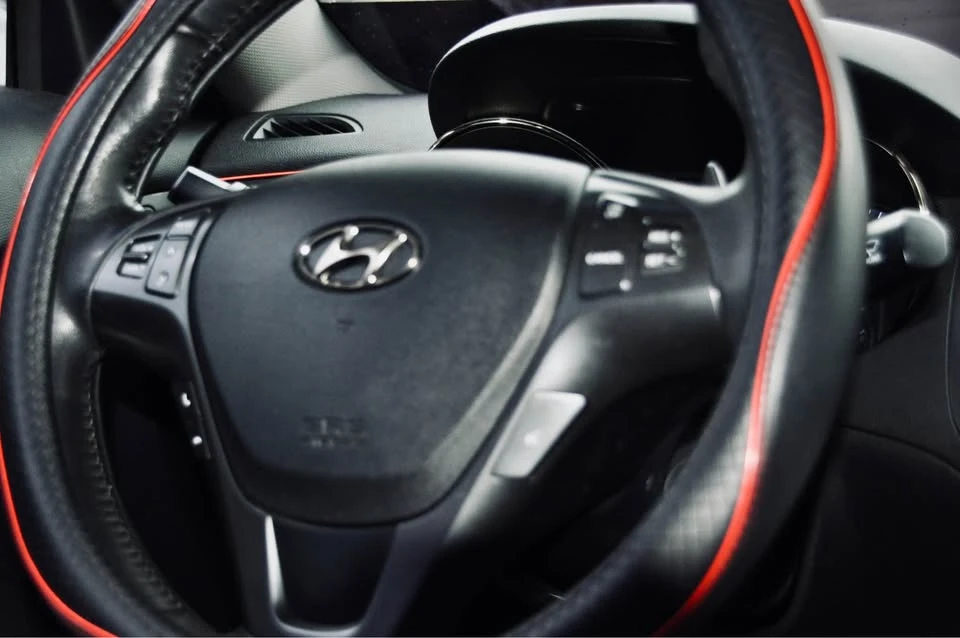 2012 Hyundai Genesis Coupe - Image 16 of 19