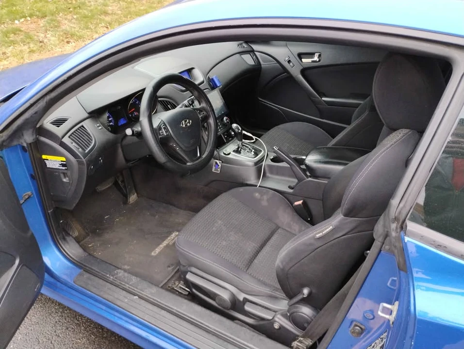 2012 Hyundai Genesis Coupe - Image 6 of 10