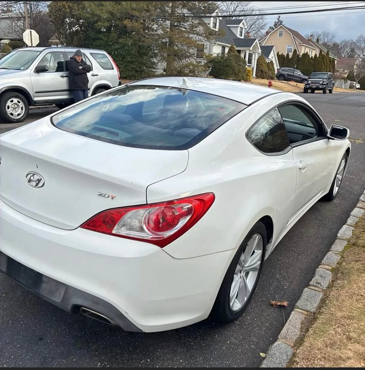 2012 Hyundai Genesis Coupe - Image 4 of 10