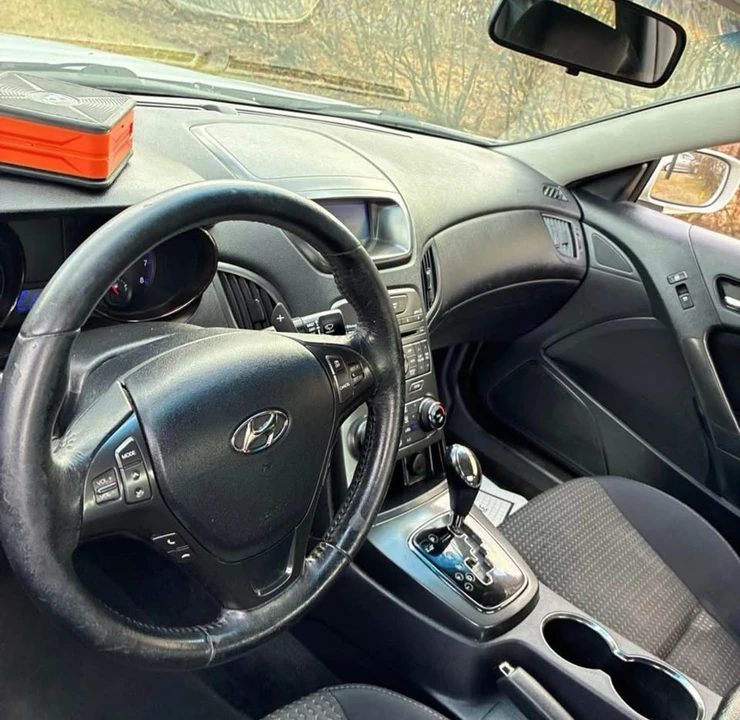 2012 Hyundai Genesis Coupe - Image 8 of 10