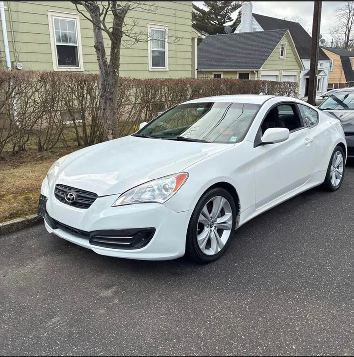 2012 Hyundai Genesis Coupe - Image 2 of 10