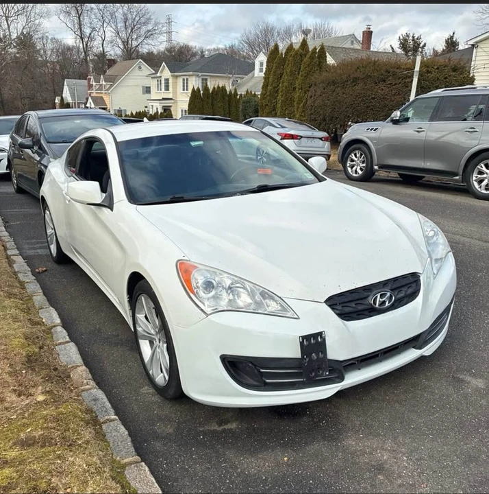 2012 Hyundai Genesis Coupe - Image 5 of 10