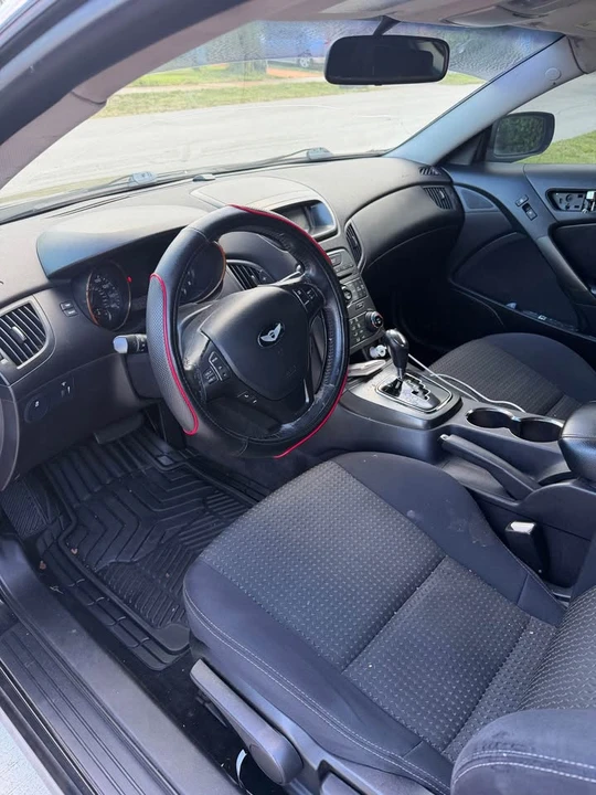 2012 Hyundai Genesis Coupe - Image 6 of 8
