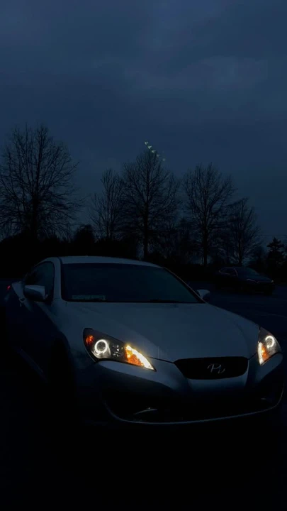 2012 Hyundai Genesis Coupe - Image 4 of 5