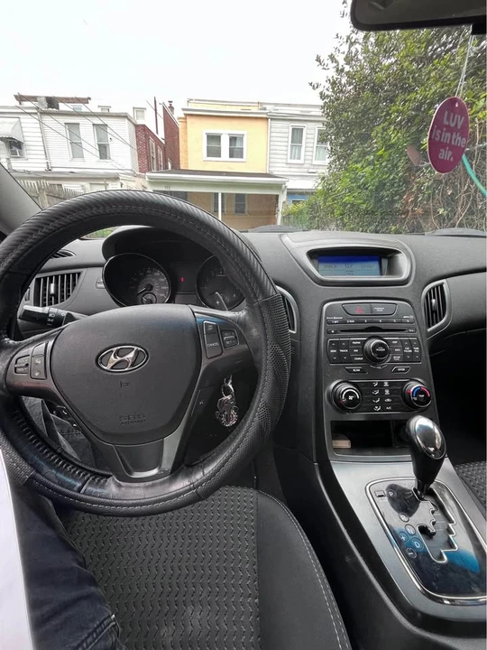 2012 Hyundai Genesis Coupe - Image 6 of 8