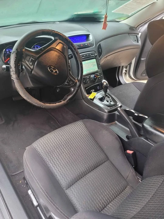 2012 Hyundai Genesis Coupe - Image 16 of 20