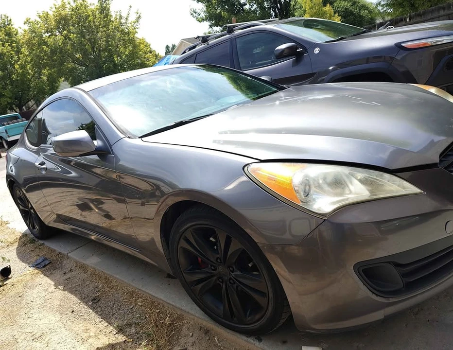 2012 Hyundai Genesis Coupe - Image 2 of 4