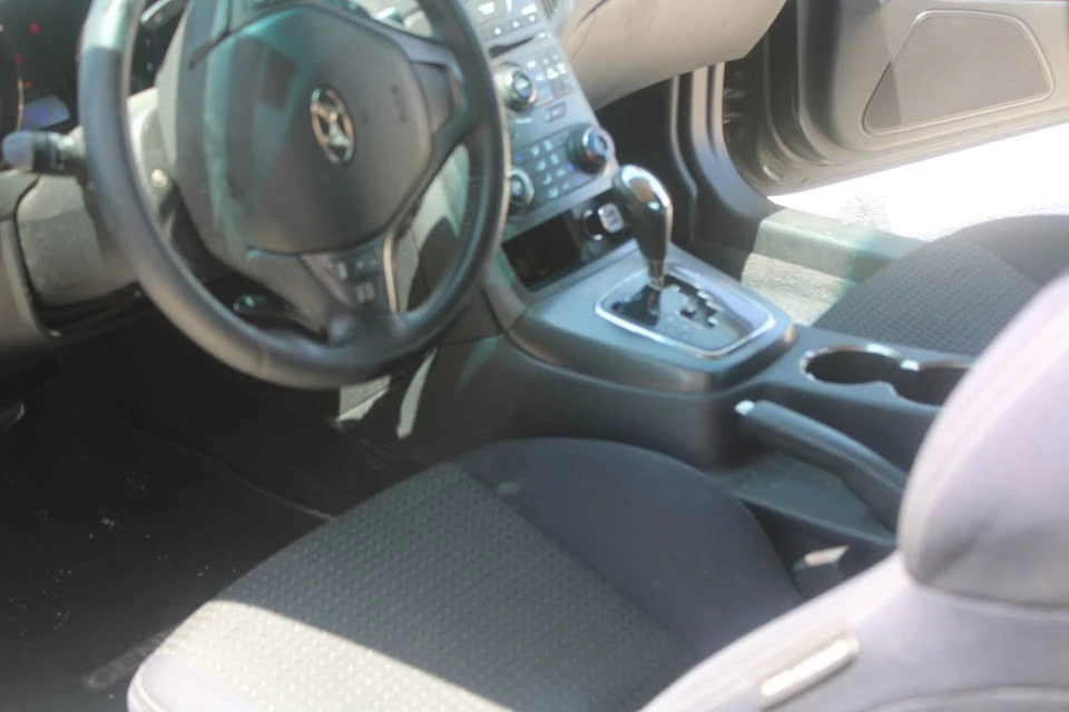 2012 Hyundai Genesis Coupe - Image 5 of 10