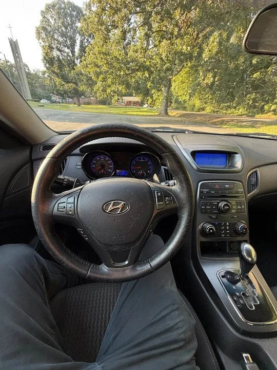 2012 Hyundai Genesis Coupe - Image 8 of 14