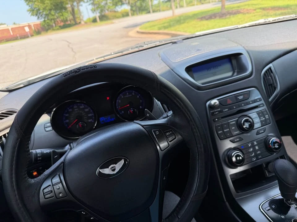 2012 Hyundai Genesis Coupe - Image 13 of 17