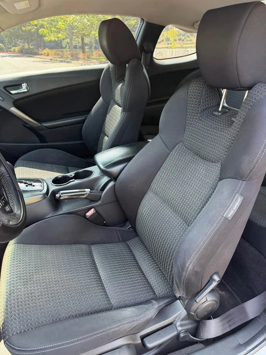 2012 Hyundai Genesis Coupe - Image 16 of 17