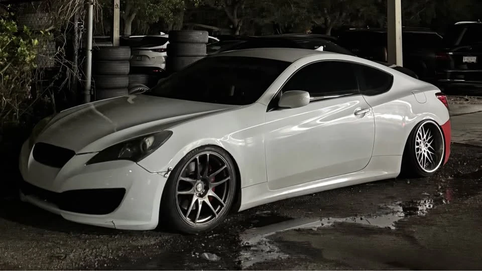 2012 Hyundai Genesis Coupe - Image 7 of 8