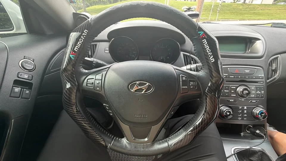 2012 Hyundai Genesis Coupe - Image 7 of 10