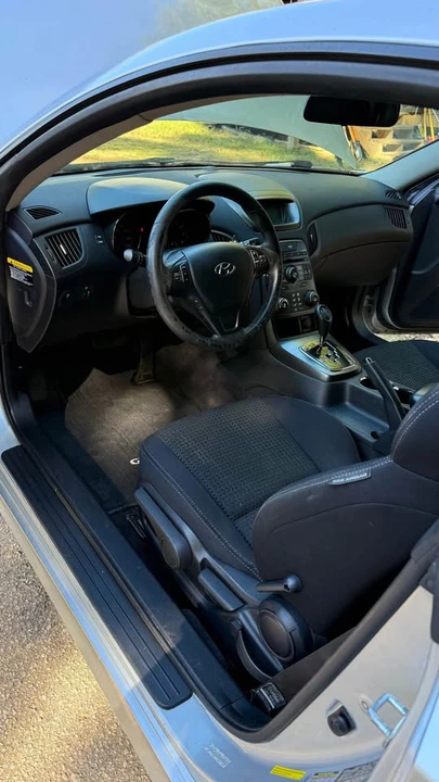 2012 Hyundai Genesis Coupe - Image 18 of 20