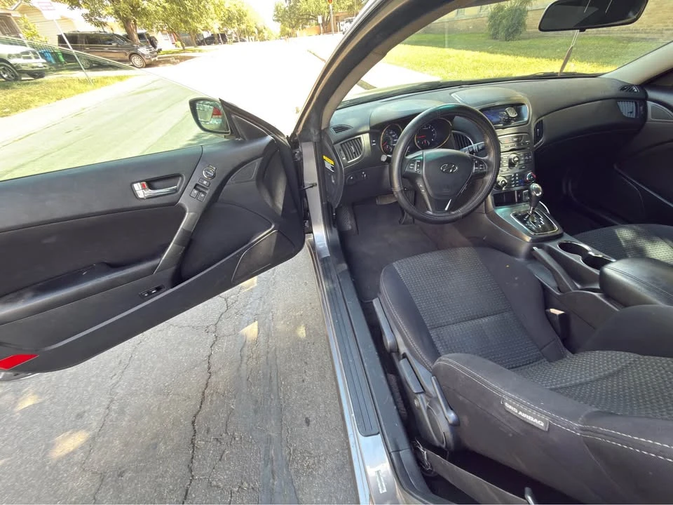 2012 Hyundai Genesis Coupe - Image 6 of 10