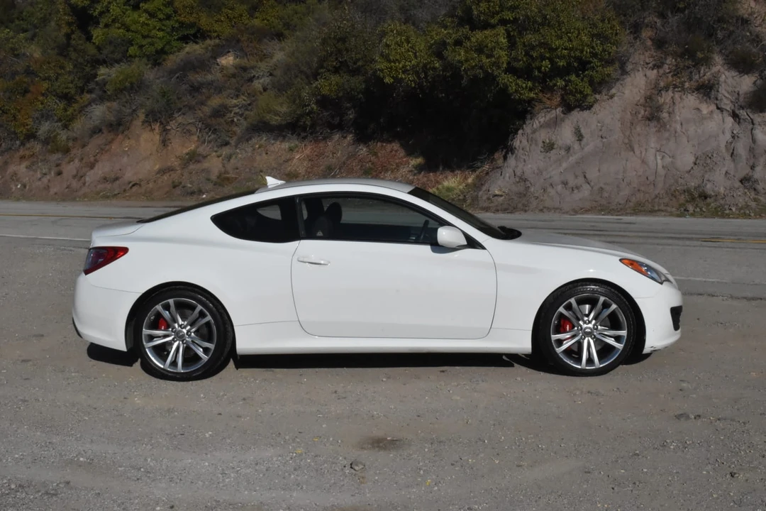 2012 Hyundai Genesis Coupe - Image 21 of 30