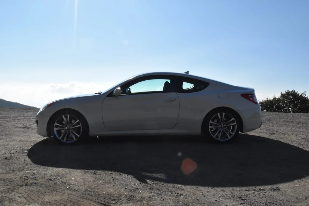 2012 Hyundai Genesis Coupe - Image 13 of 30