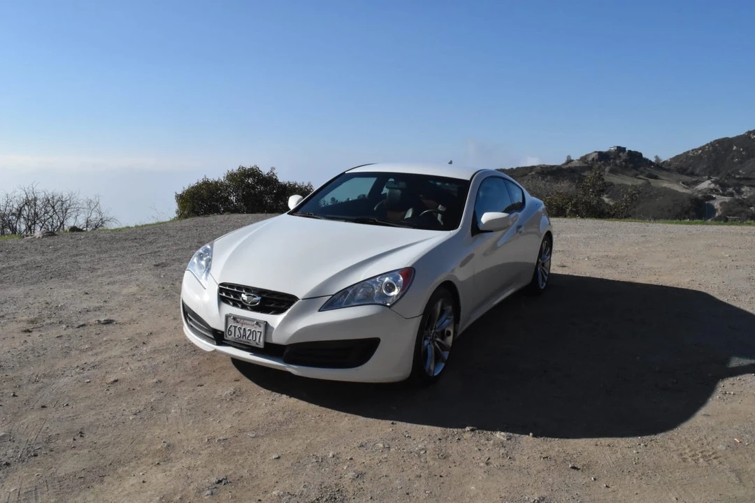 2012 Hyundai Genesis Coupe - Image 10 of 30