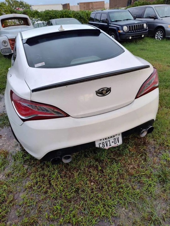 2012 Hyundai Genesis Coupe - Image 4 of 5