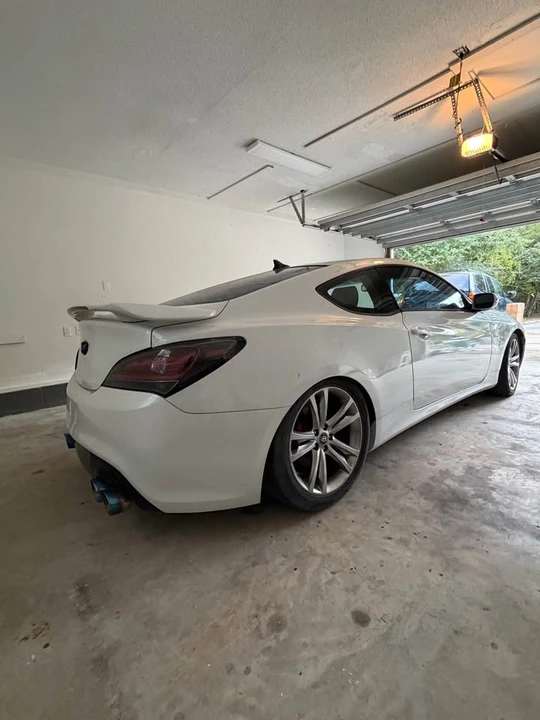2012 Hyundai Genesis Coupe - Image 8 of 11