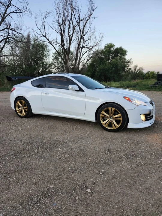 2012 Hyundai Genesis Coupe - Image 4 of 12