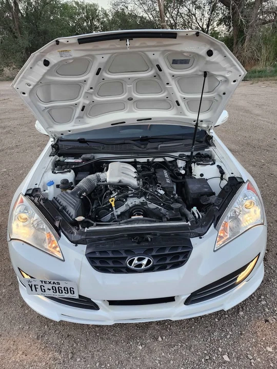 2012 Hyundai Genesis Coupe - Image 11 of 12
