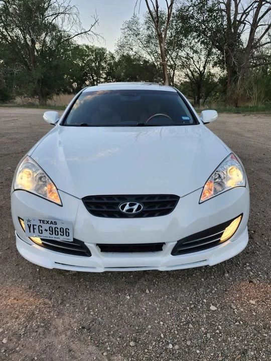 2012 Hyundai Genesis Coupe - Image 2 of 12