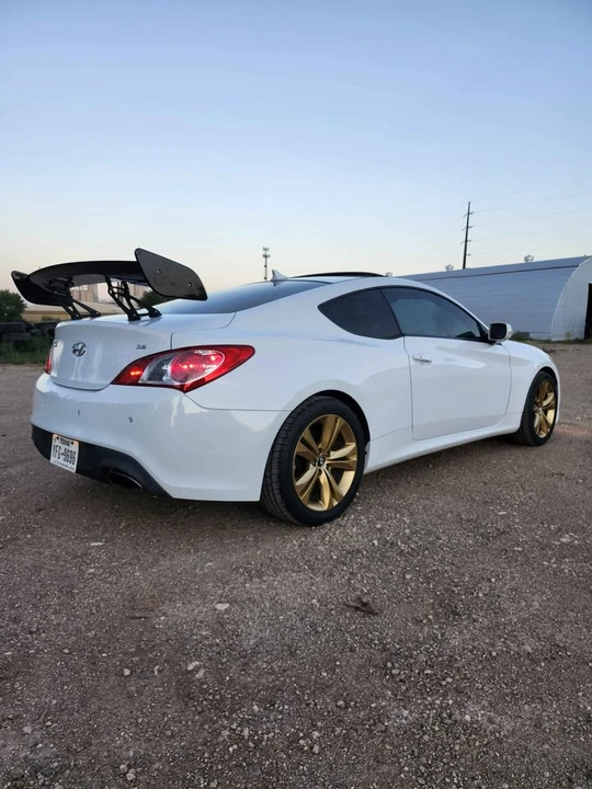 2012 Hyundai Genesis Coupe - Image 5 of 12