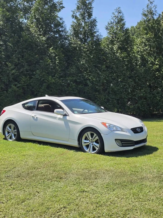 2012 Hyundai Genesis Coupe - Image 10 of 12