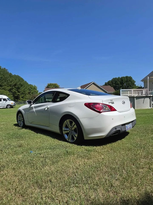 2012 Hyundai Genesis Coupe - Image 5 of 12
