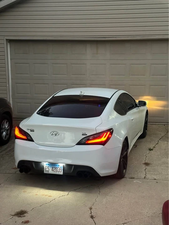 2012 Hyundai Genesis Coupe - Image 14 of 15