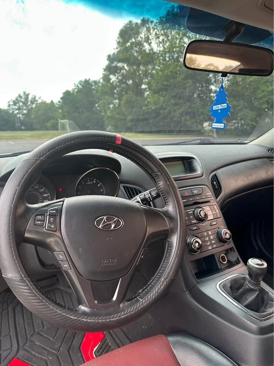 2012 Hyundai Genesis Coupe - Image 11 of 15