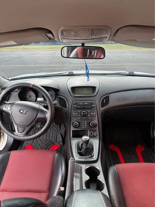 2012 Hyundai Genesis Coupe - Image 10 of 15
