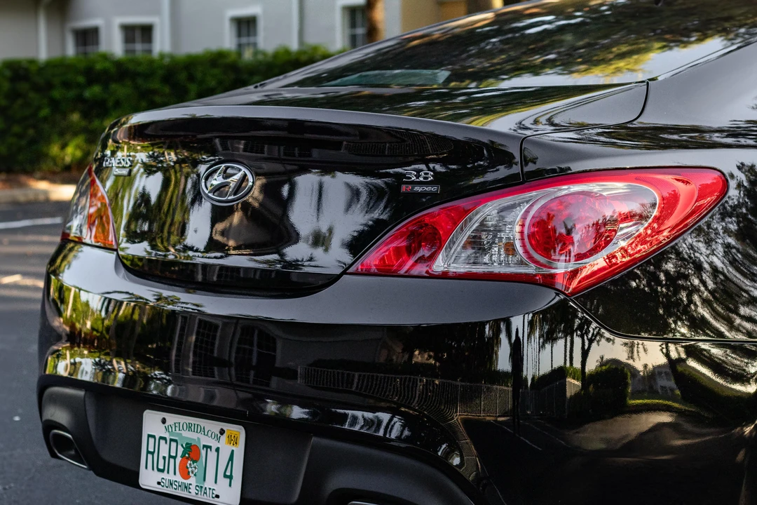 2012 Hyundai Genesis Coupe - Image 25 of 31