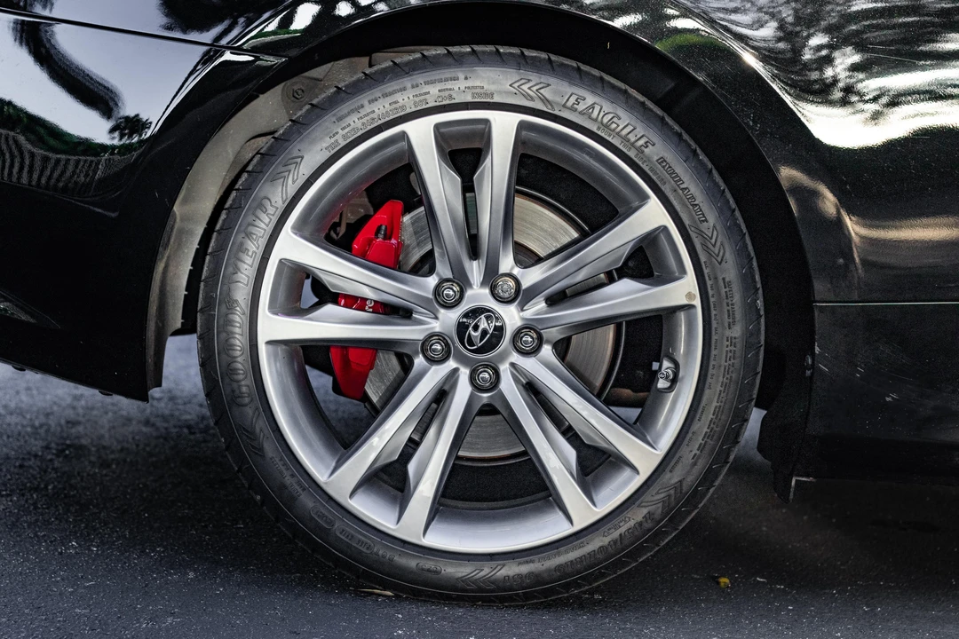 2012 Hyundai Genesis Coupe - Image 29 of 31