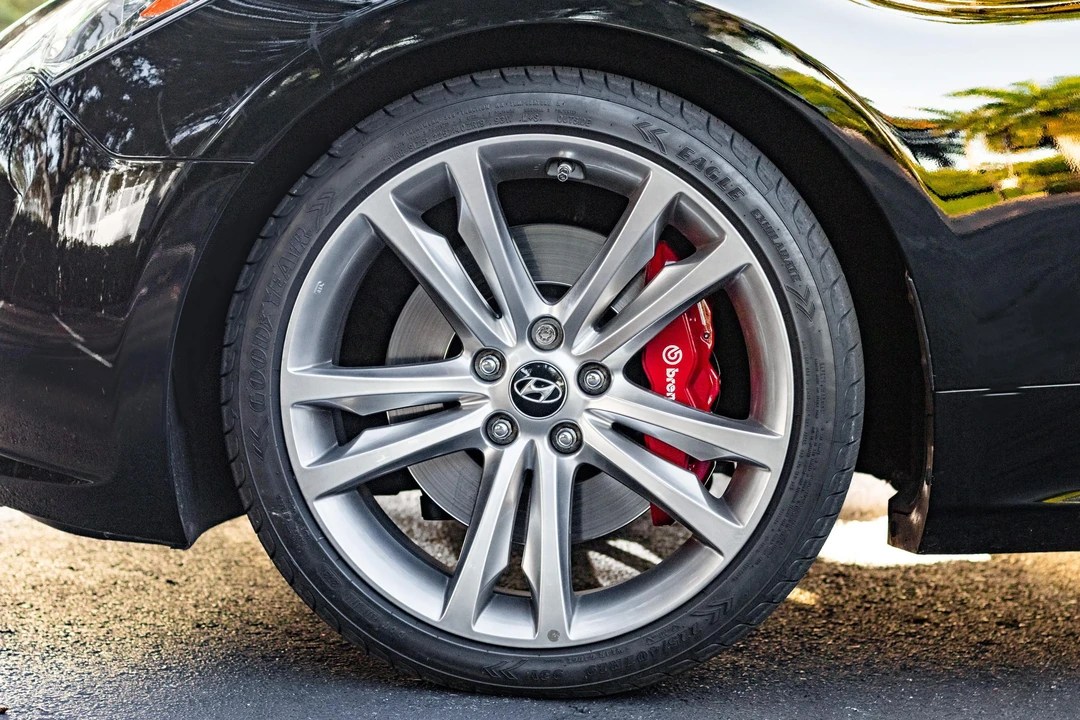 2012 Hyundai Genesis Coupe - Image 27 of 31