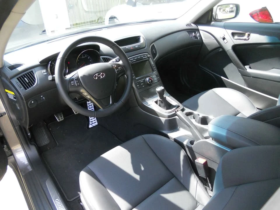 2012 Hyundai Genesis Coupe - Image 6 of 7