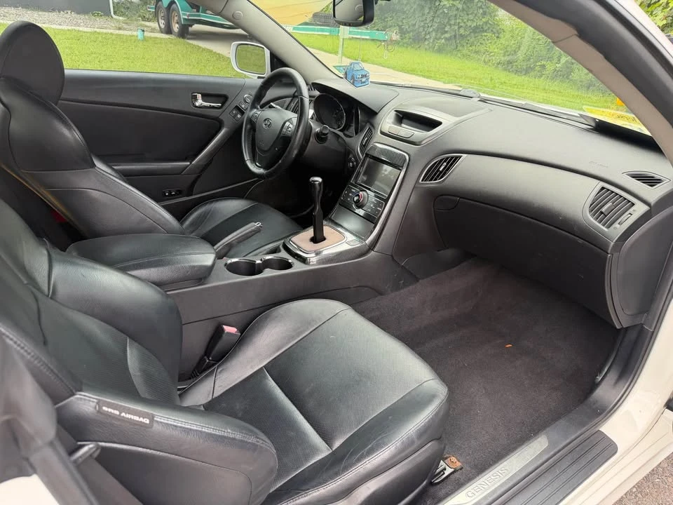 2012 Hyundai Genesis Coupe - Image 4 of 5