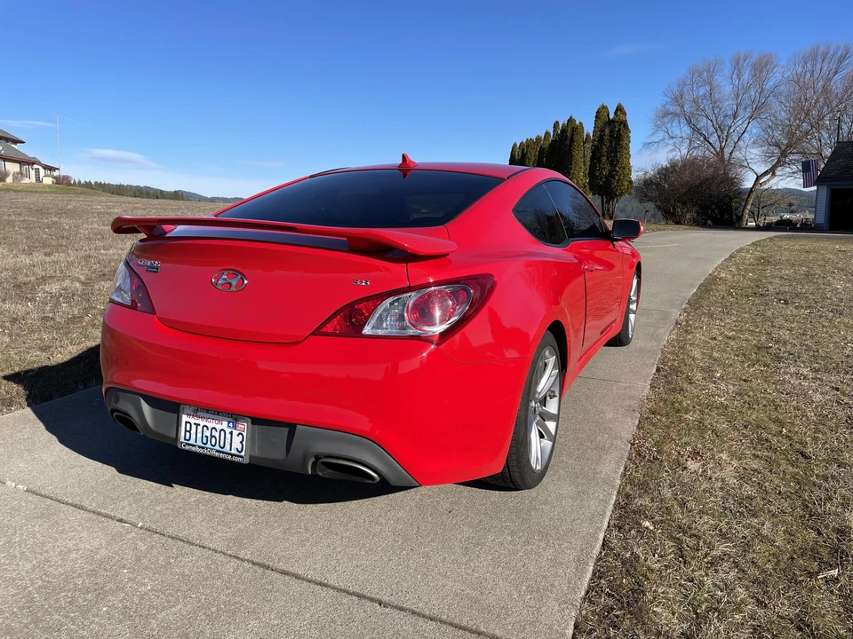 2012 Hyundai Genesis Coupe - Image 13 of 29