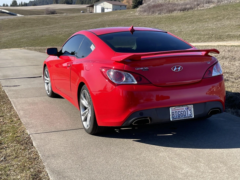 2012 Hyundai Genesis Coupe - Image 12 of 29