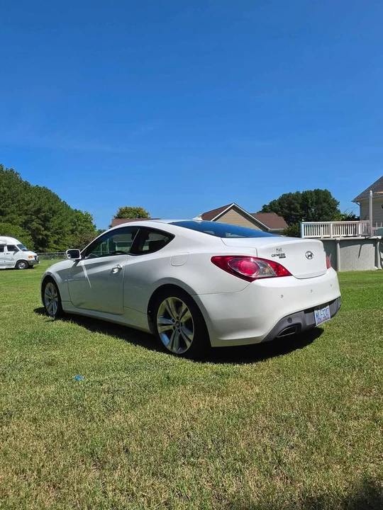 2012 Hyundai Genesis Coupe - Image 4 of 11