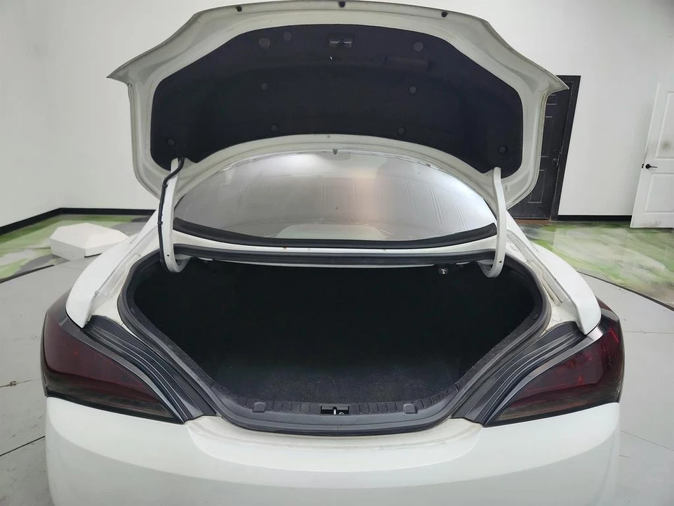 2012 Hyundai Genesis Coupe - Image 27 of 31