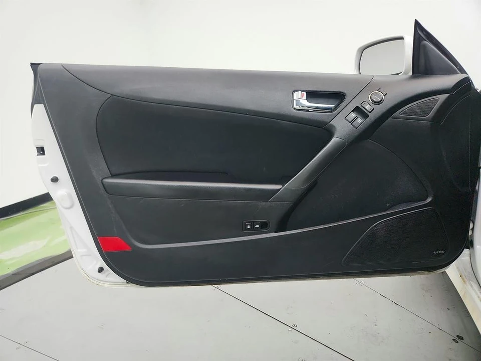 2012 Hyundai Genesis Coupe - Image 21 of 31