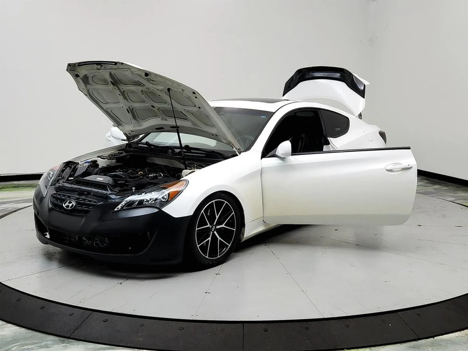 2012 Hyundai Genesis Coupe - Image 9 of 31